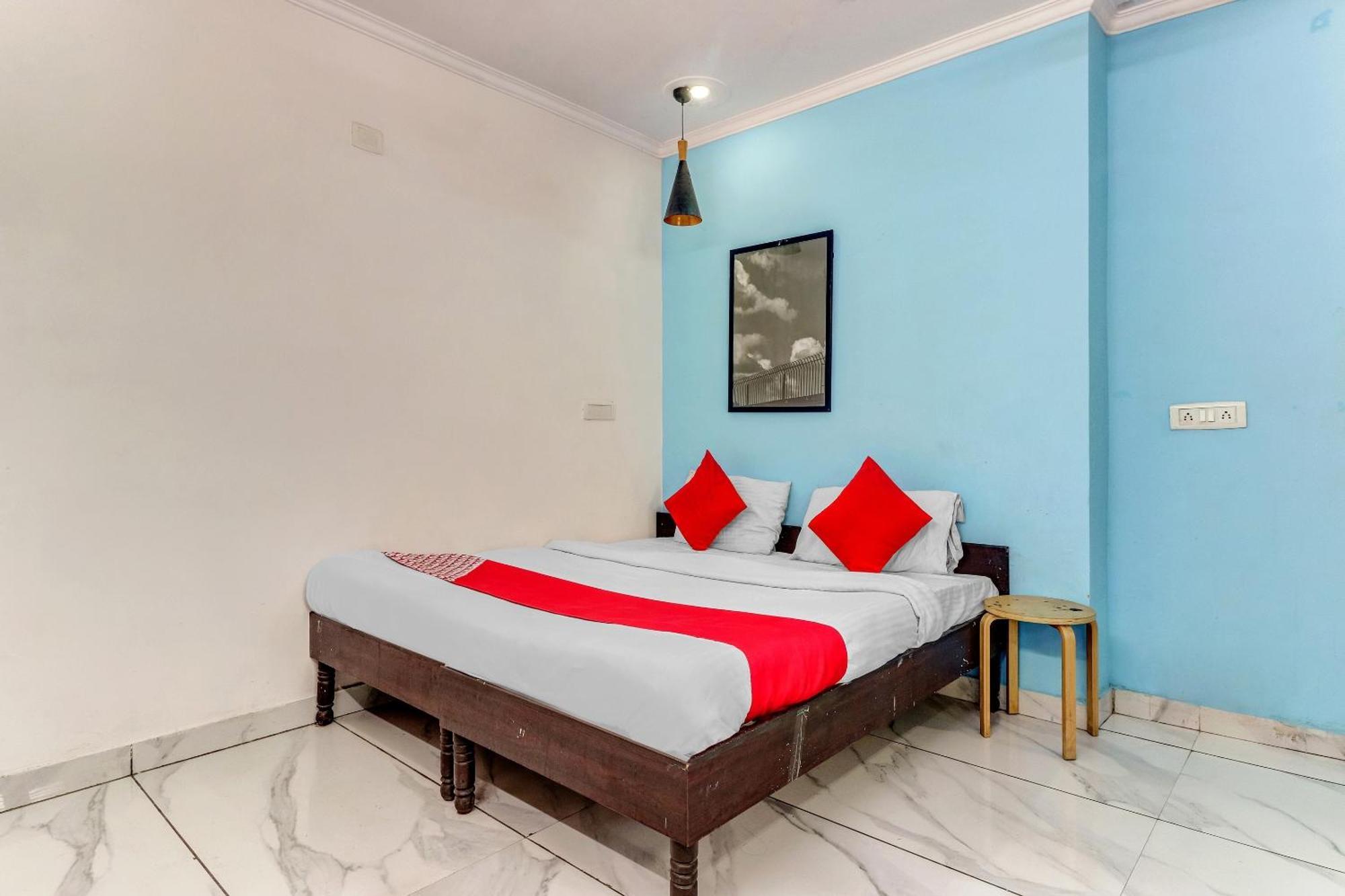 Hotel O Cozy Stay Делхи Екстериор снимка