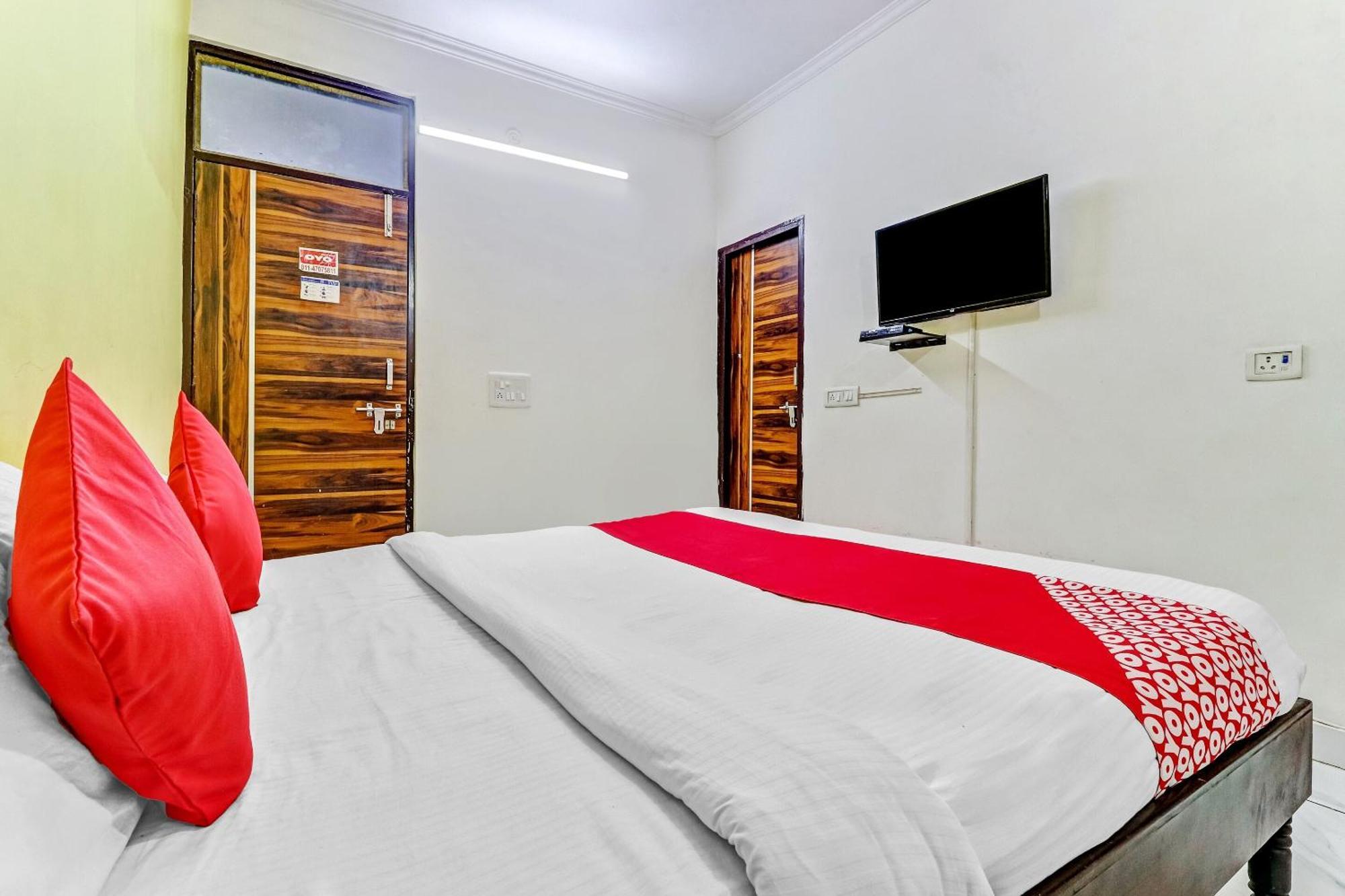 Hotel O Cozy Stay Делхи Екстериор снимка