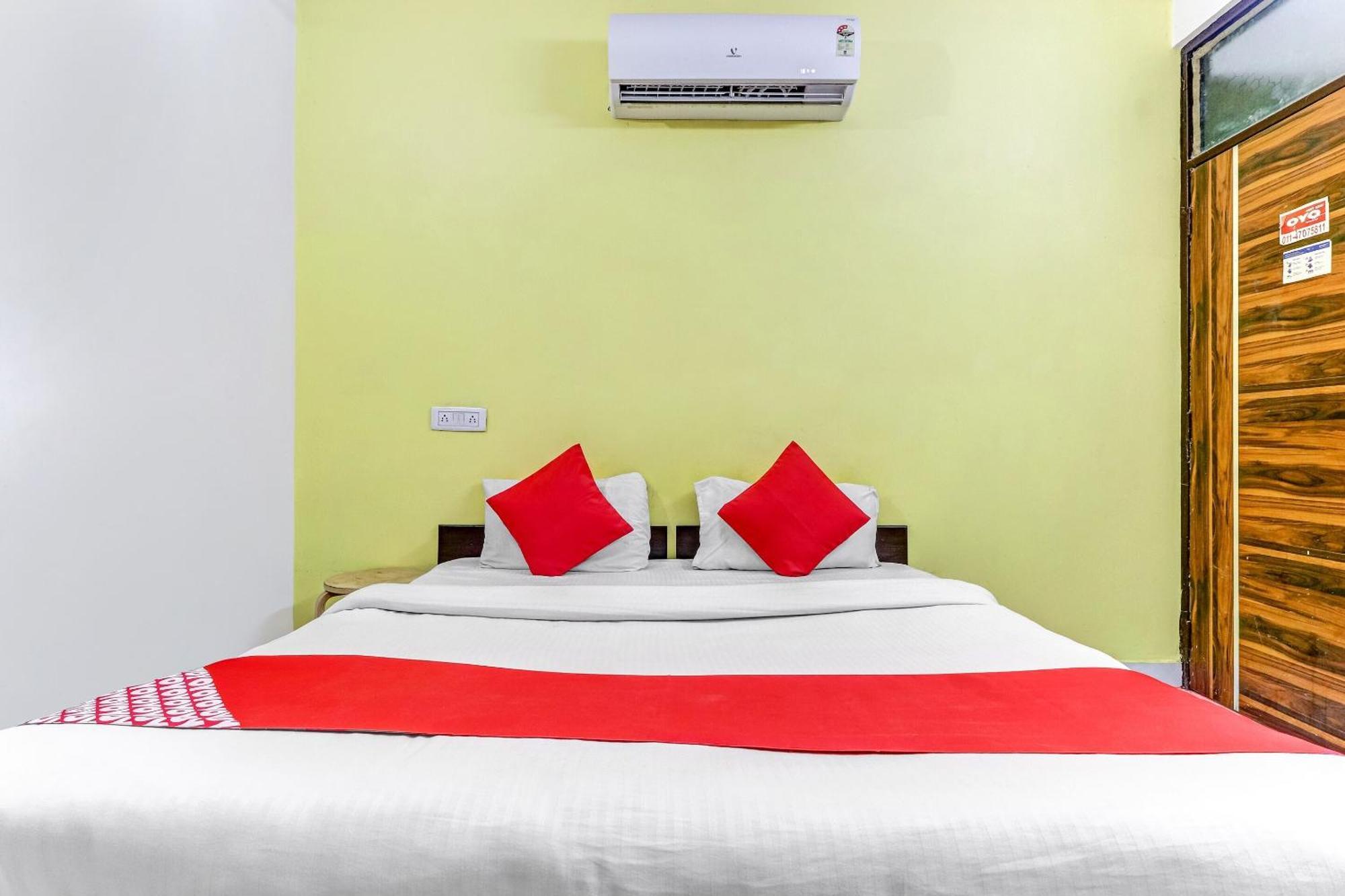 Hotel O Cozy Stay Делхи Екстериор снимка