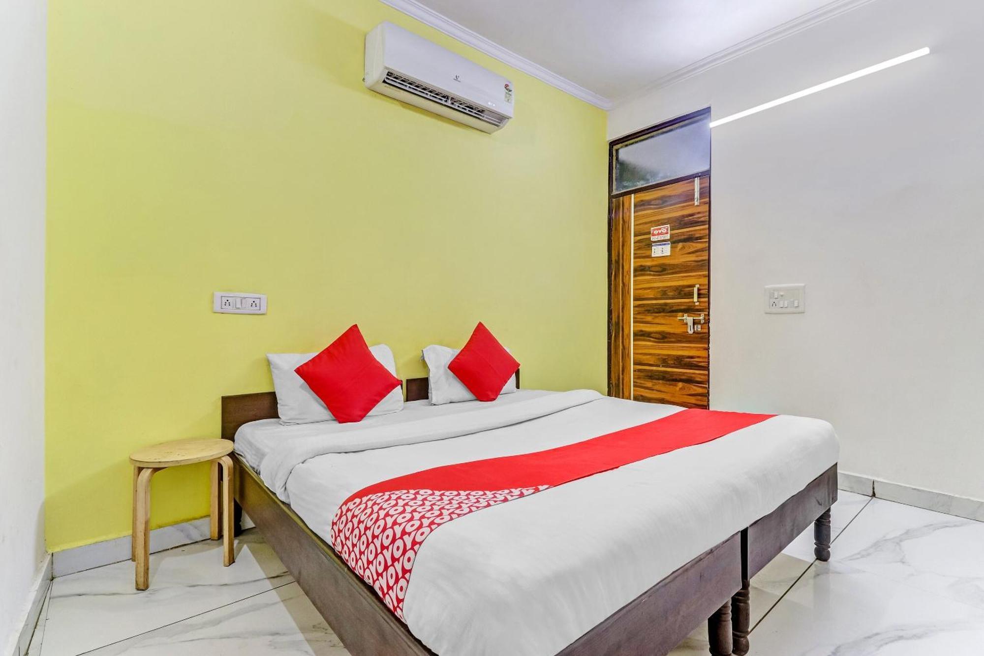 Hotel O Cozy Stay Делхи Екстериор снимка