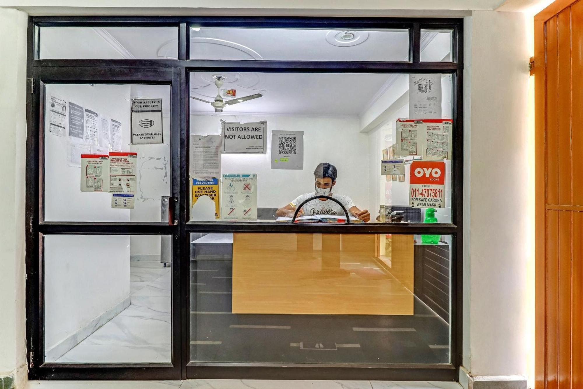Hotel O Cozy Stay Делхи Екстериор снимка